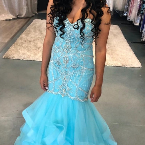 Love this Dress. La Femme size 2/4 Aqua Lt Blue - Picture 5 of 5